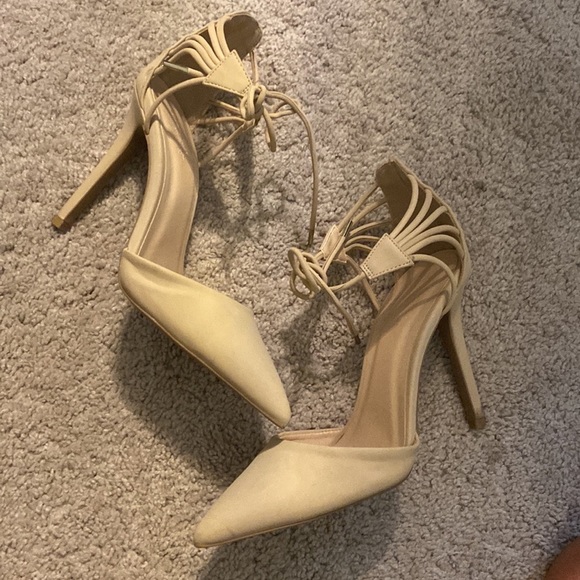 Charlotte Russe Beige / Tan pointy heels size 7 - Picture 4 of 6